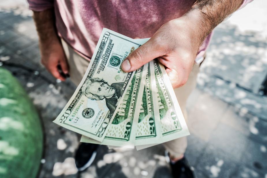 money-in-hand_925x-2