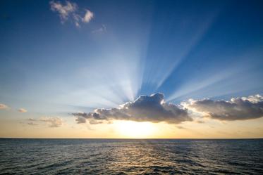 sun-setting-over-ocean_373x.progressive